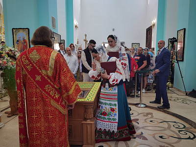 Кубанский казачий хор принял участие в божественной литургии в Храме Сретения Господня 