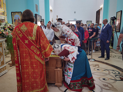 Кубанский казачий хор принял участие в божественной литургии в Храме Сретения Господня 