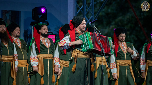 Кубанский казачий хор поздравил жителей Тимашевска
