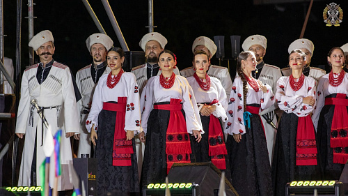 Кубанский казачий хор выступил на праздничном мероприятии, посвященном 85-летию со дня образования Краснодарского края «Крепкие традиции – надежное будущее!»